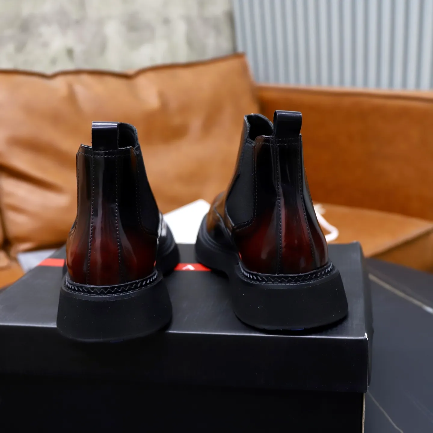 Ex-factory price: 680💰🙅‍♂️🙅‍♂️🙅‍♂️Fellow lining Cowhide lining Brand: PRADA Standard code: 38-44 (45 customized) Grade: Same style as the official website Material: Original high-grade cowhide surface Comfortable velvet lining Cowhide lining optional Non-slip soft wear-resistant outsole Style category: Men's fashionable casual boots Distinguished luxury brand elements Top luxury color: actual picture color